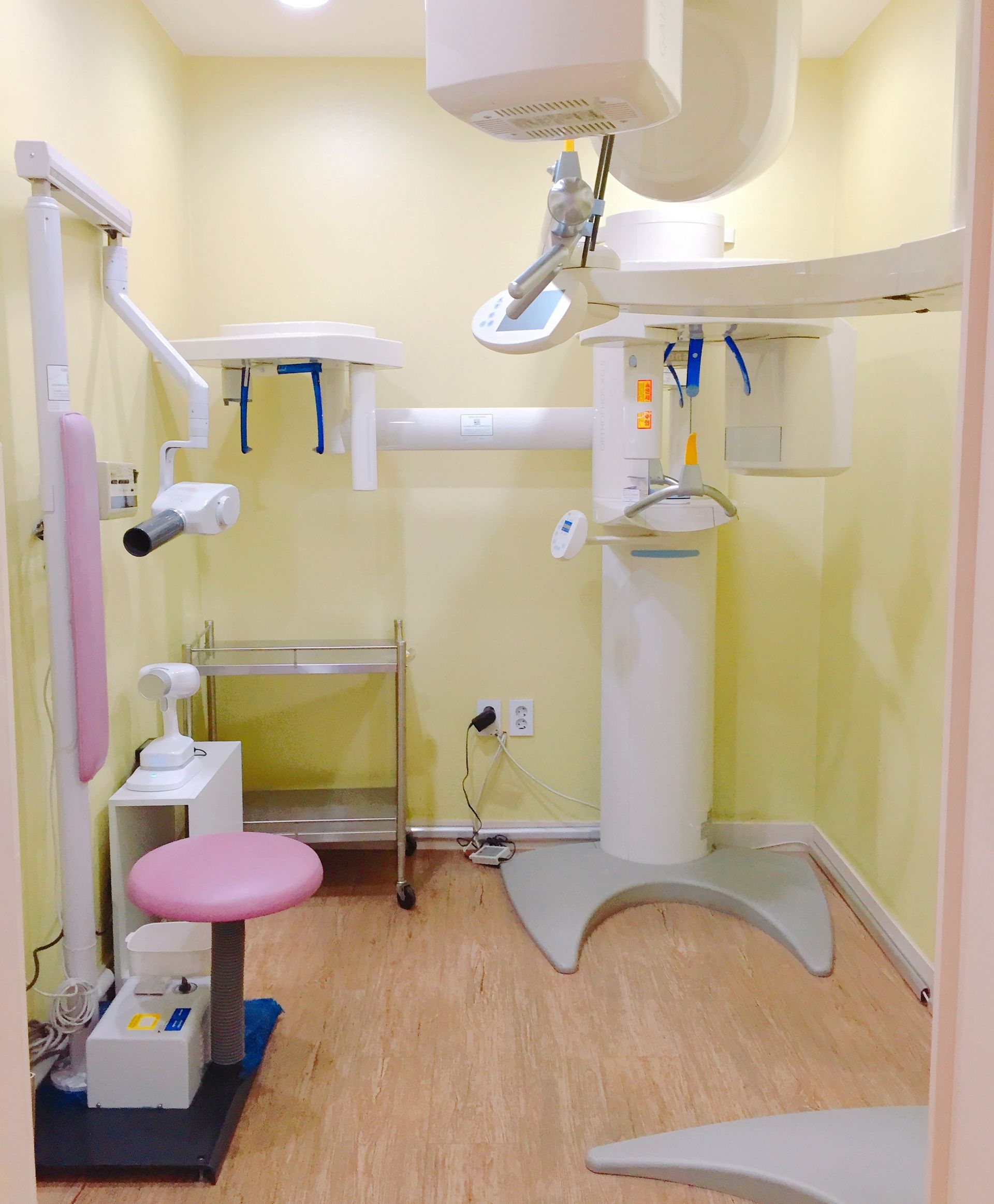 엑스레이실과 CT 장비